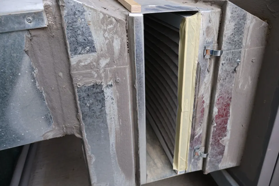 Pleated furnace filter seated in a sealed duct filter rack